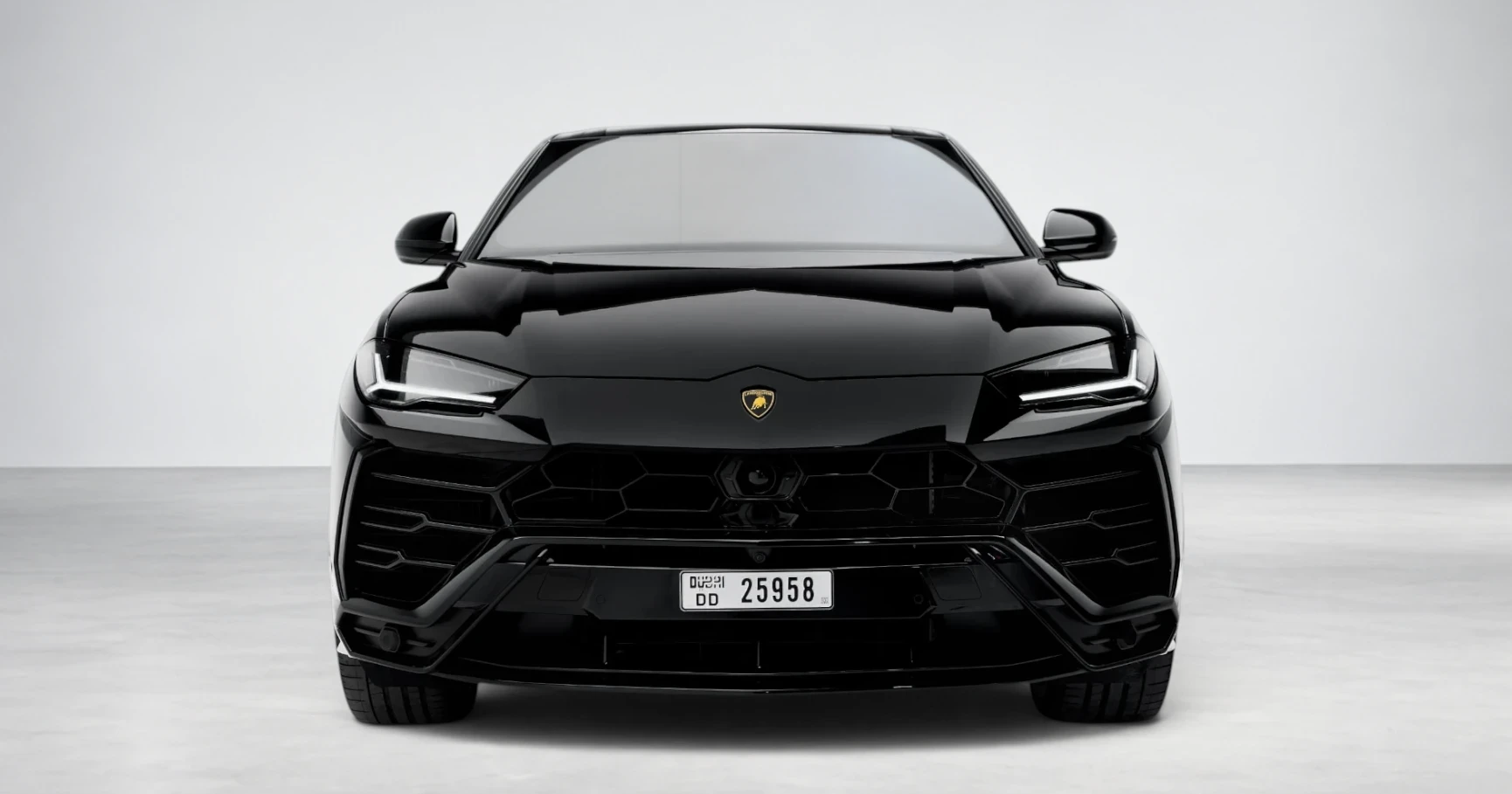 Dubai'de kiralık Lamborghini Urus Black – fotoğraf 2