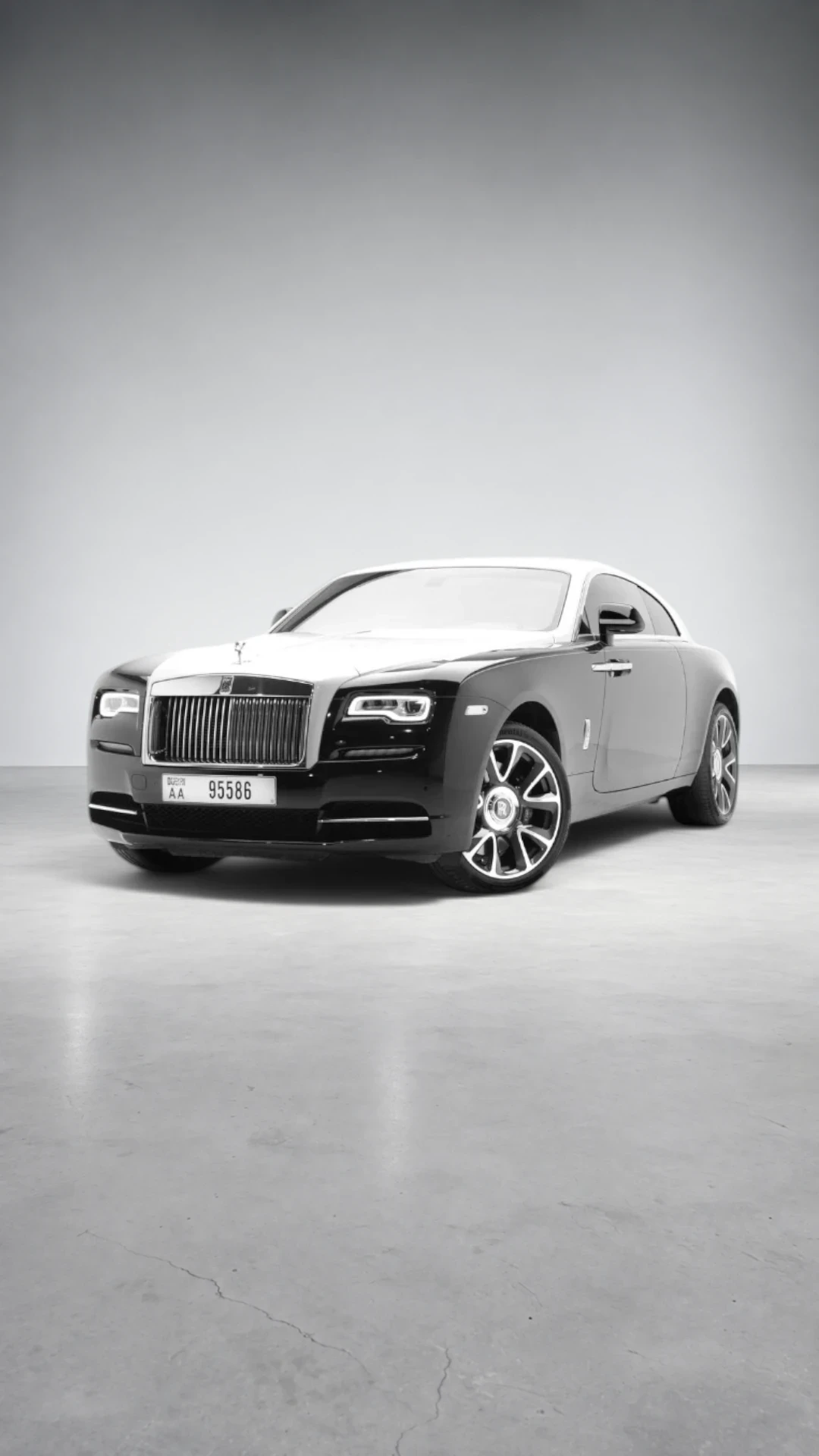 Rolls-Royce Wraith Black Badge Diamond Black luxury rental Dubai