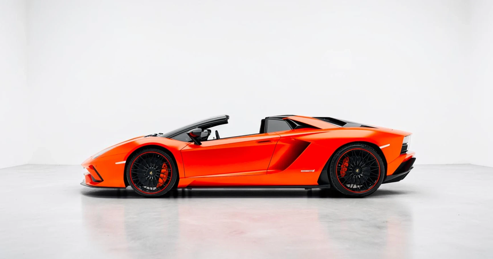 Lamborghini Aventador S Roadster luxury rental Dubai