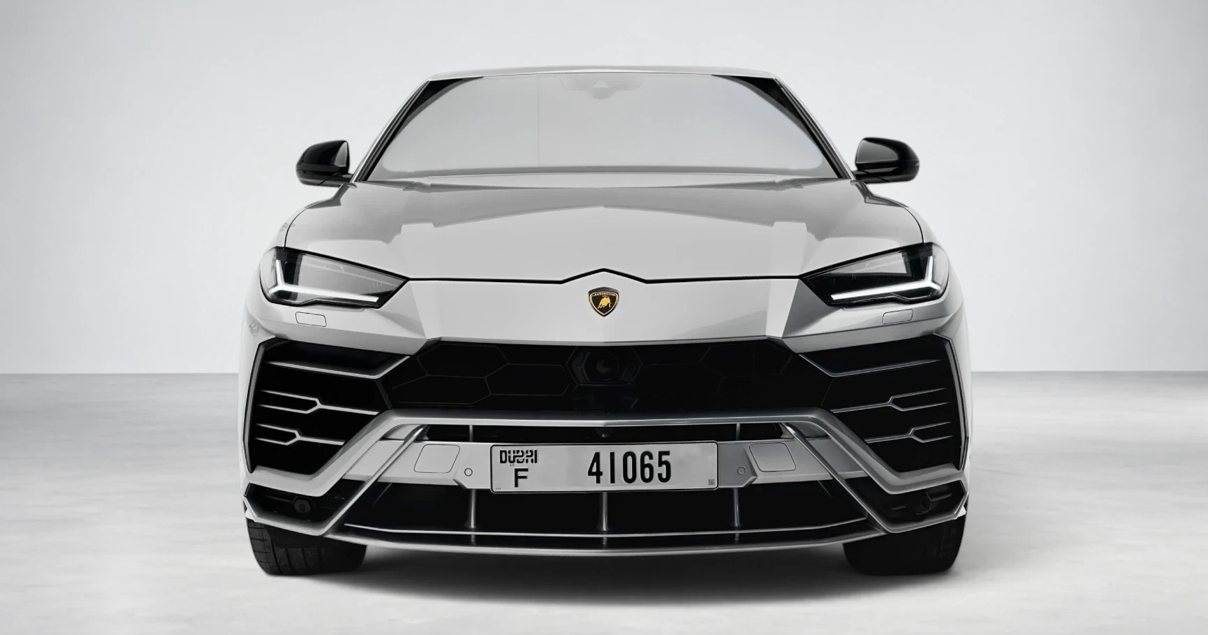 Dubai'de kiralık Lamborghini Urus Grigio – fotoğraf 3