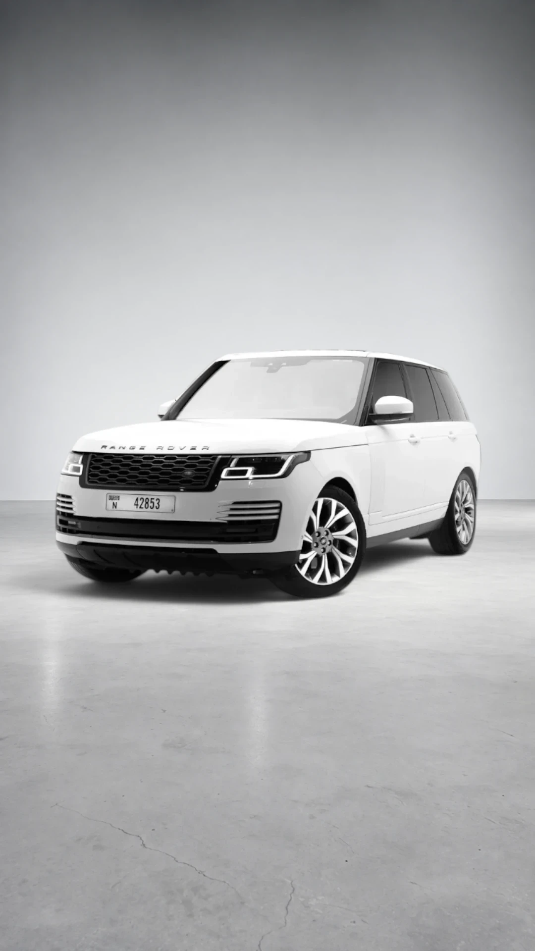 Range Rover Vogue HSE Fuji White luxury rental Dubai